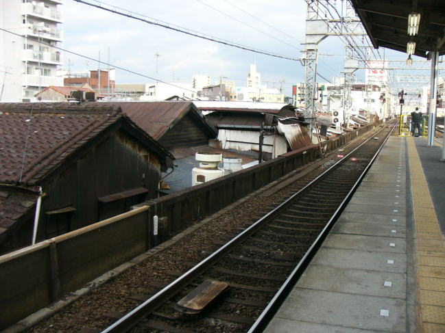 近鉄鶴橋駅奈良方面行きホームから
